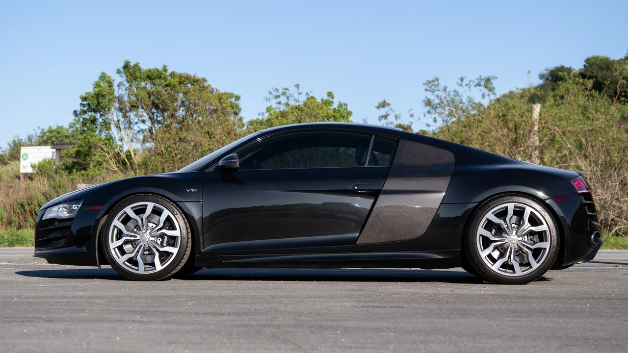 2011 Audi 42 R8 - Image 8 of 31