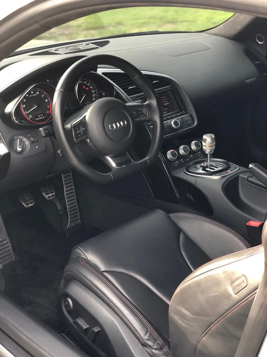 2011 Audi 42 R8 - Image 8 of 12