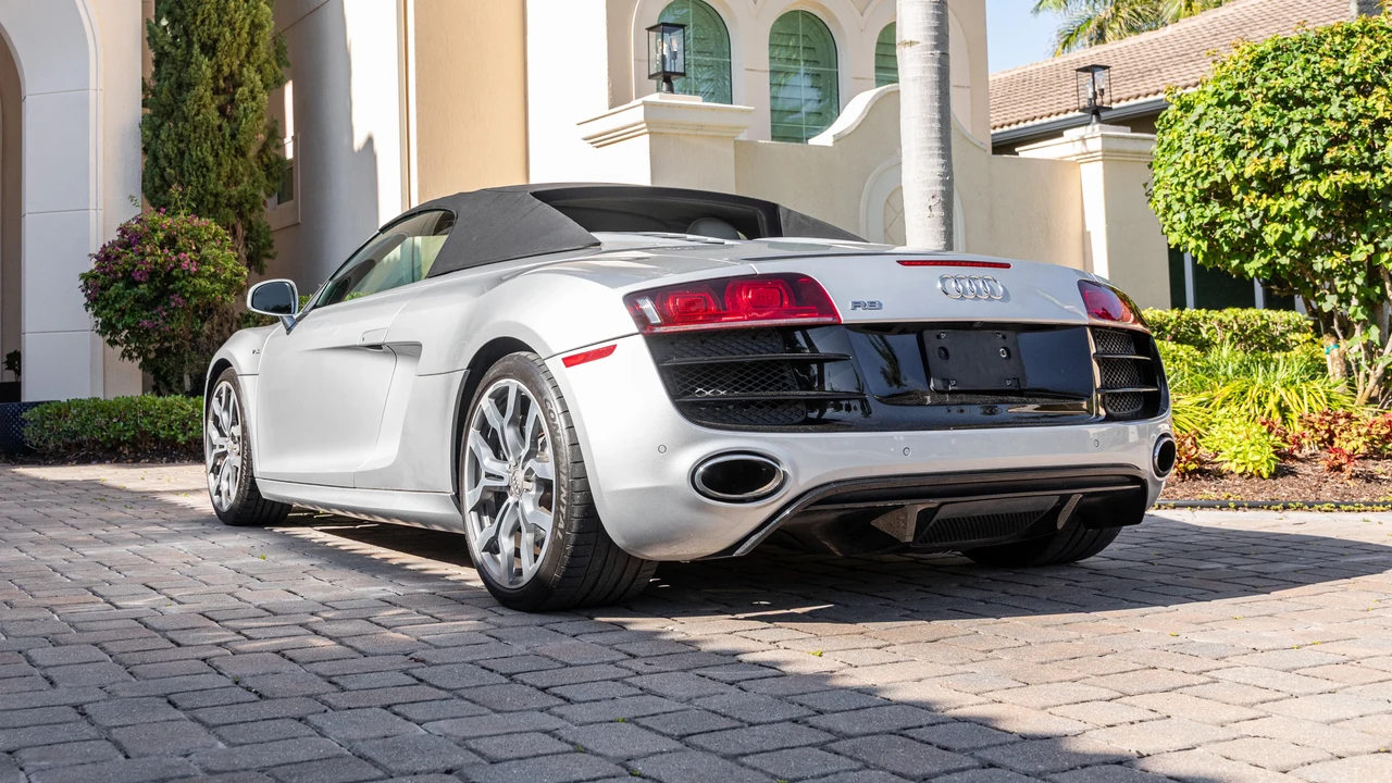2011 Audi 42 R8 - Image 15 of 31