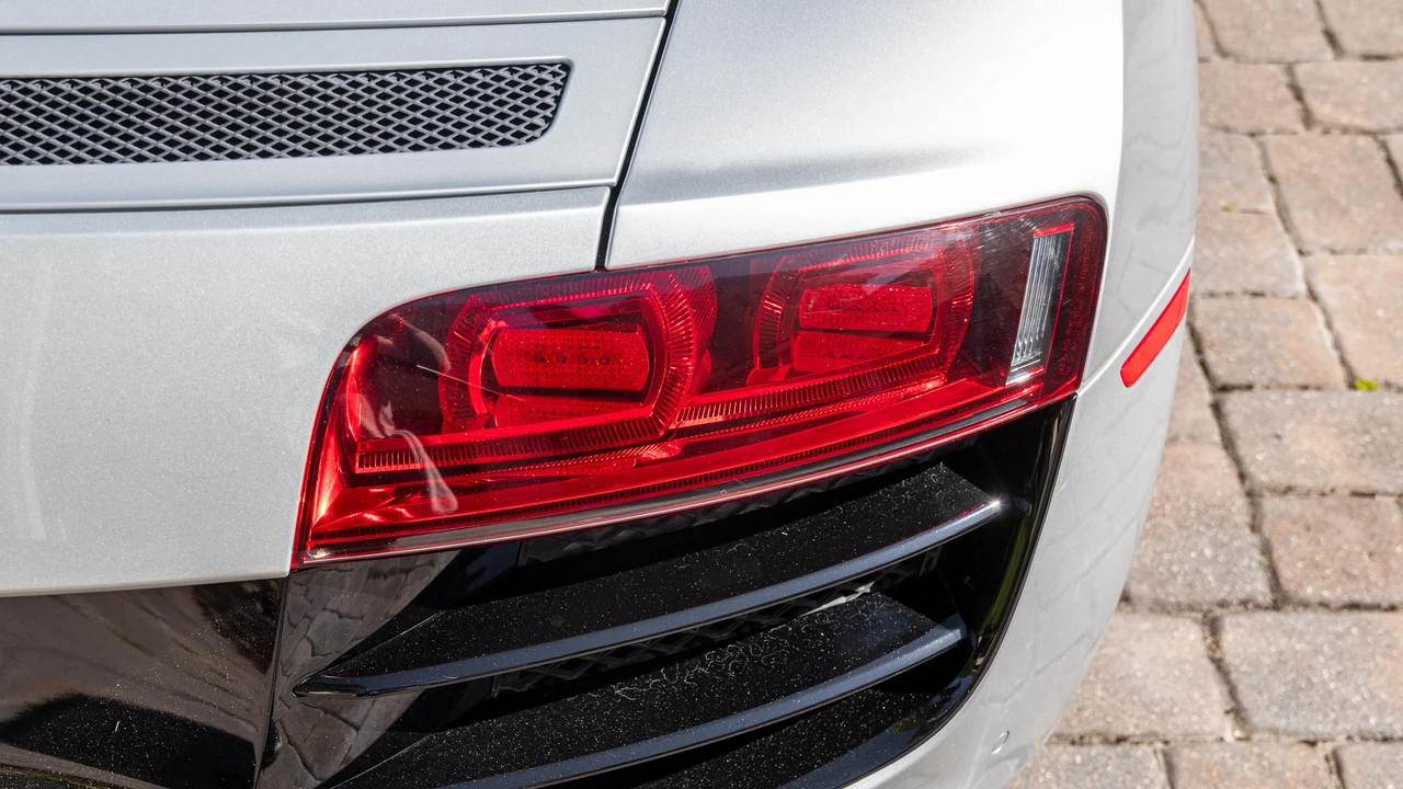 2011 Audi 42 R8 - Image 27 of 31