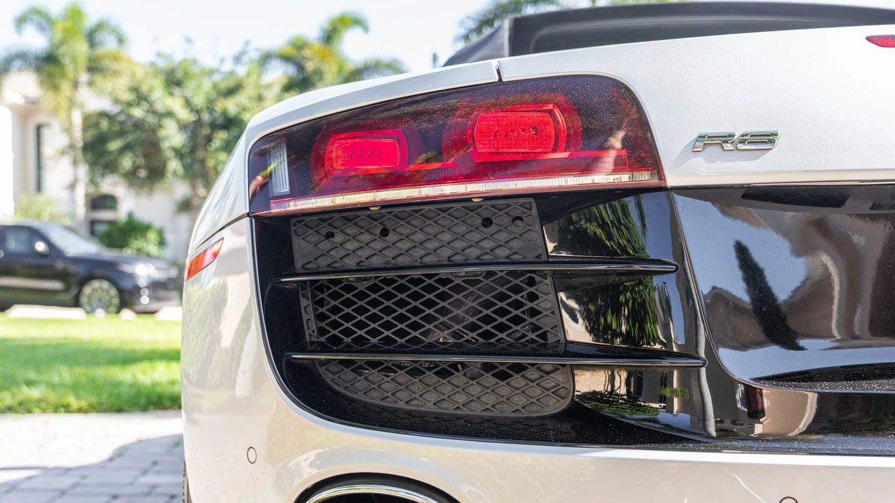 2011 Audi 42 R8 - Image 24 of 31