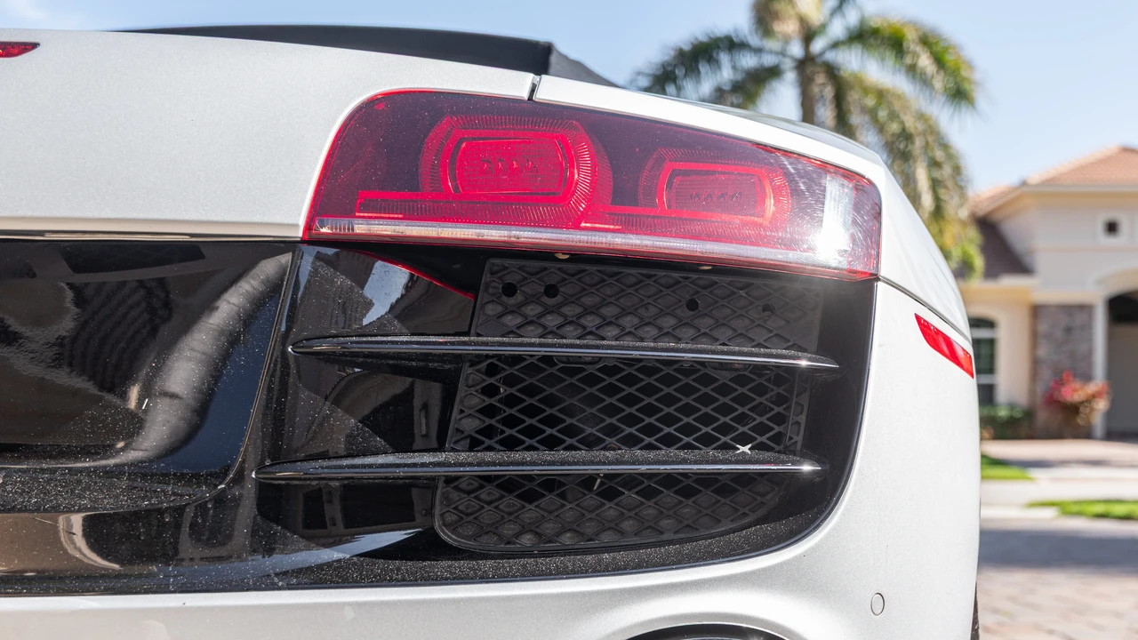 2011 Audi 42 R8 - Image 25 of 31