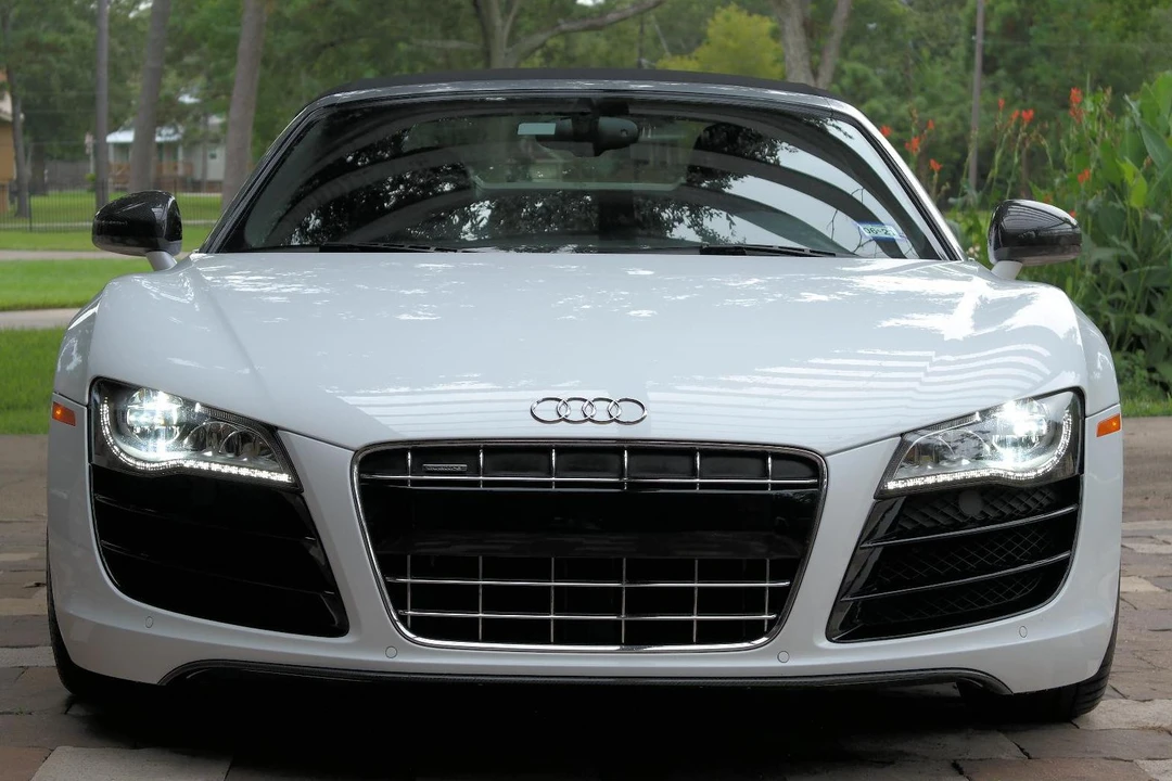 2011 Audi 42 R8 - Image 2 of 6