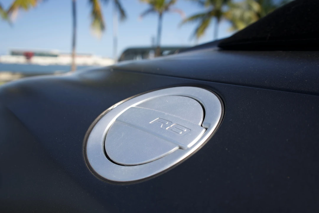 2011 Audi 42 R8 - Image 24 of 31