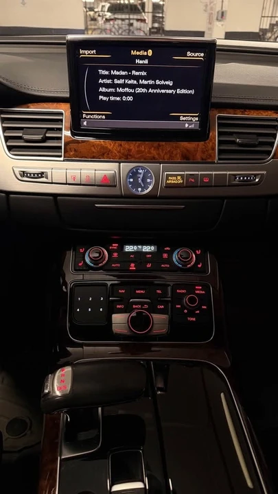 2011 Audi D4 A8 - Image 11 of 16