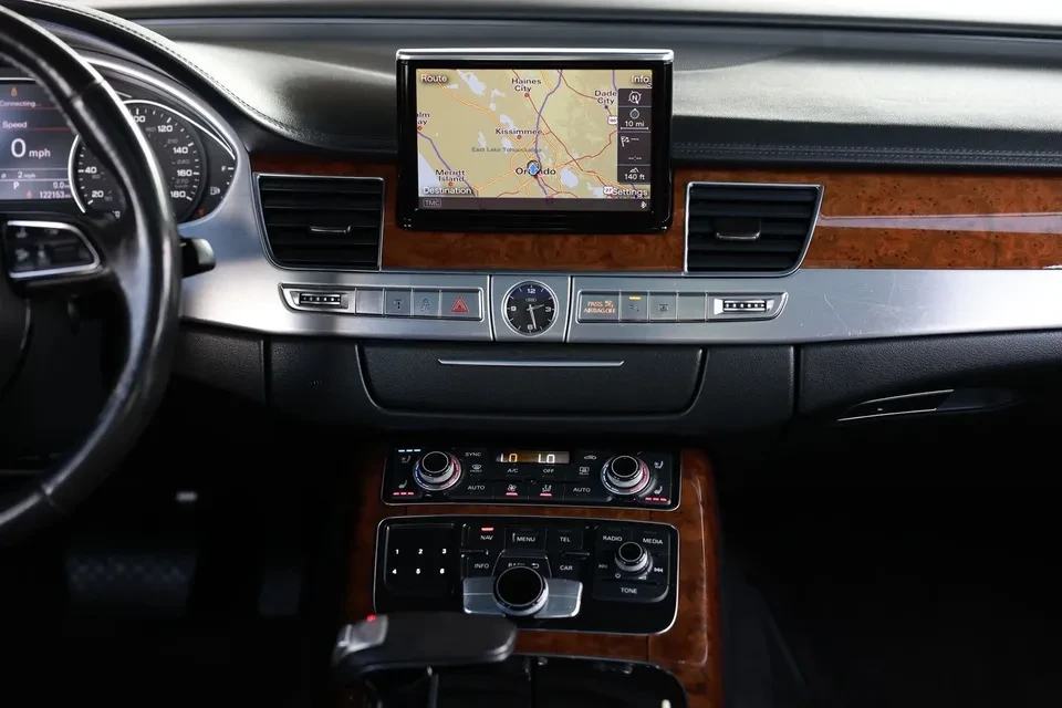 2011 Audi D4 A8 - Image 10 of 13