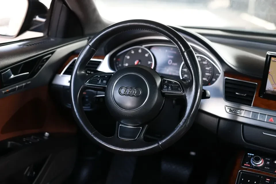 2011 Audi D4 A8 - Image 8 of 13