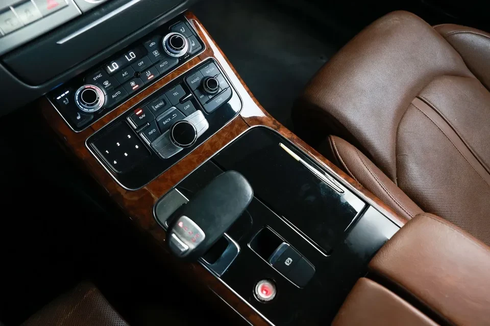 2011 Audi D4 A8 - Image 11 of 13