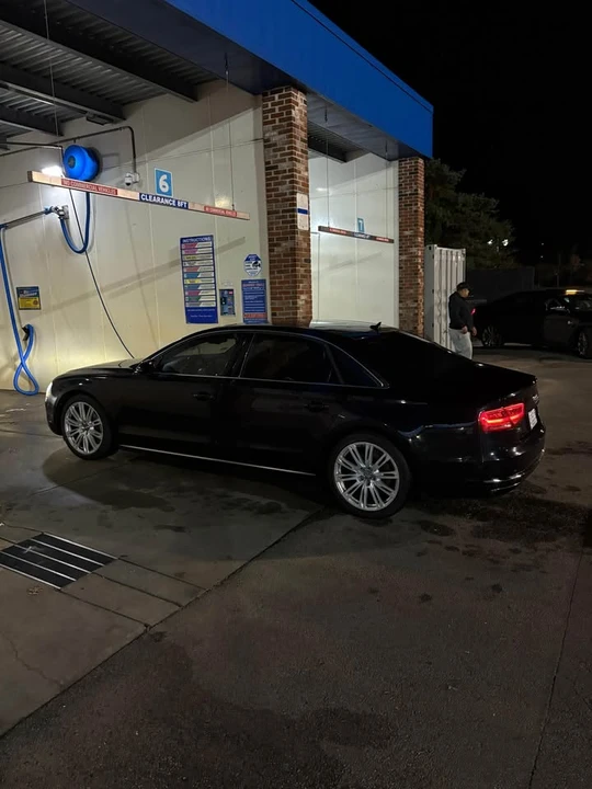 2011 Audi D4 A8 - Image 2 of 6