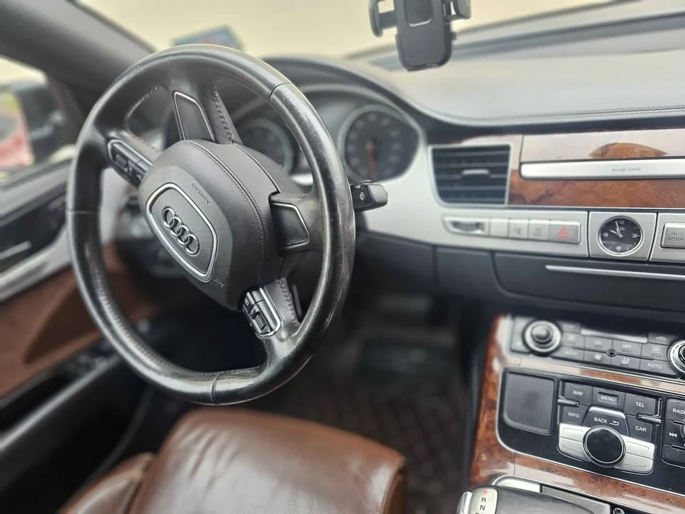 2011 Audi D4 A8 - Image 7 of 9