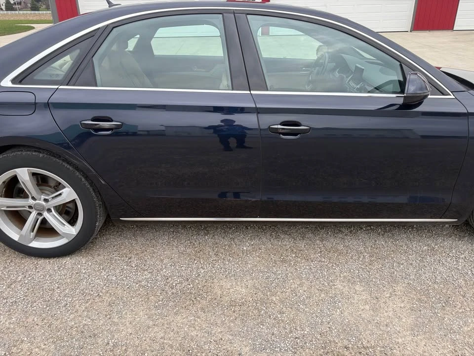 2011 Audi D4 A8 - Image 3 of 10