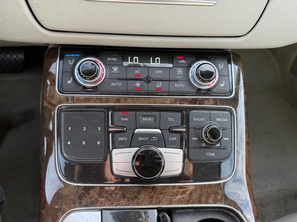 2011 Audi D4 A8 - Image 9 of 9