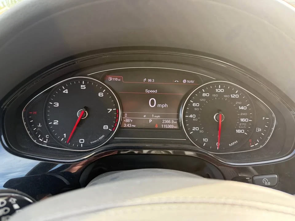 2011 Audi D4 A8 - Image 8 of 9