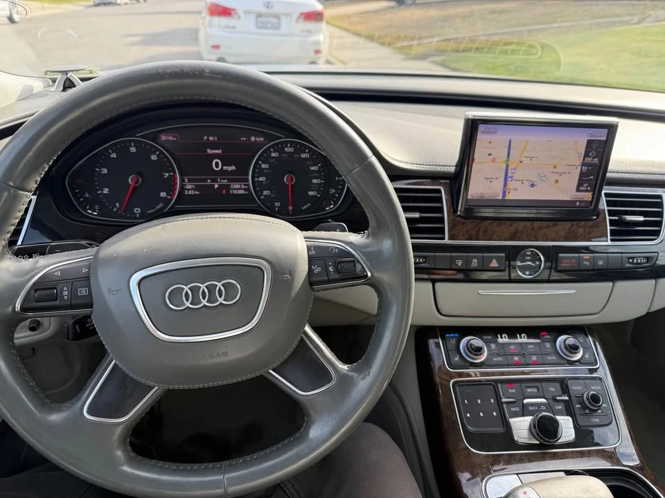2011 Audi D4 A8 - Image 7 of 9