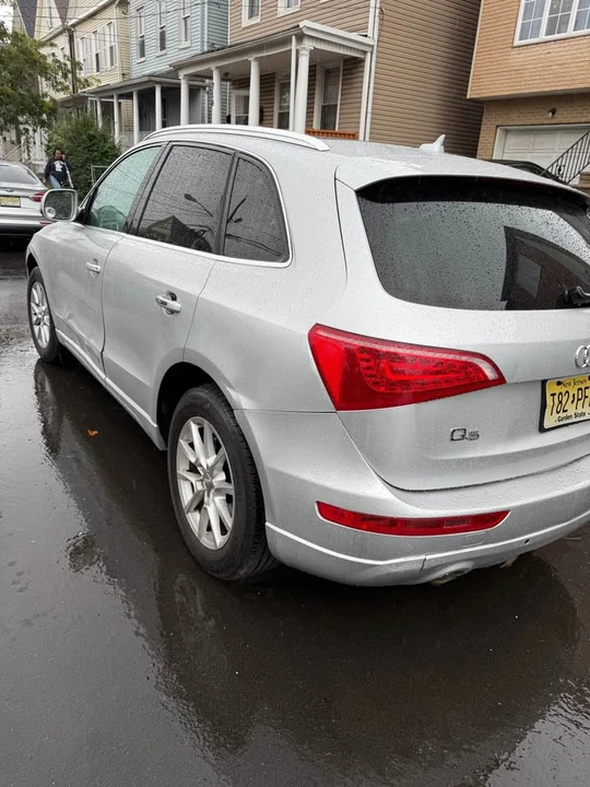 2011 Audi 8R Q5 - Image 2 of 9