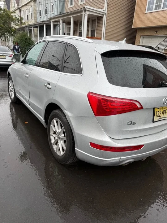 2011 Audi 8R Q5 - Image 2 of 9