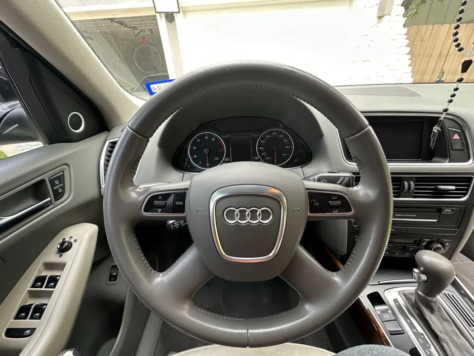 2011 Audi 8R Q5 - Image 10 of 20