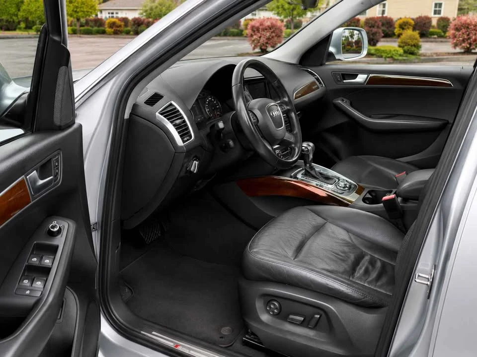 2011 Audi 8R Q5 - Image 2 of 10