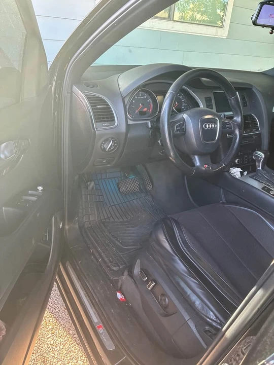2011 Audi 4L Q7 - Image 2 of 2