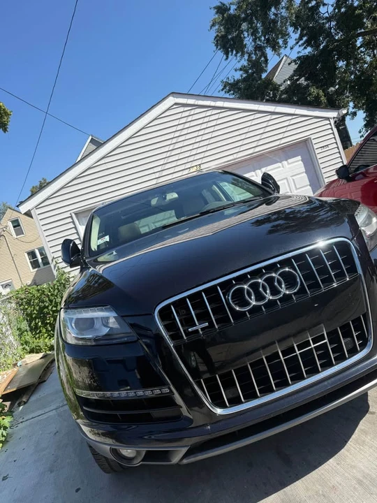 2011 Audi 4L Q7 - Image 2 of 8