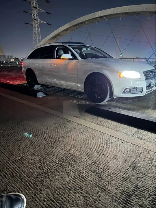 2011 Audi Quattro - Image 2 of 3