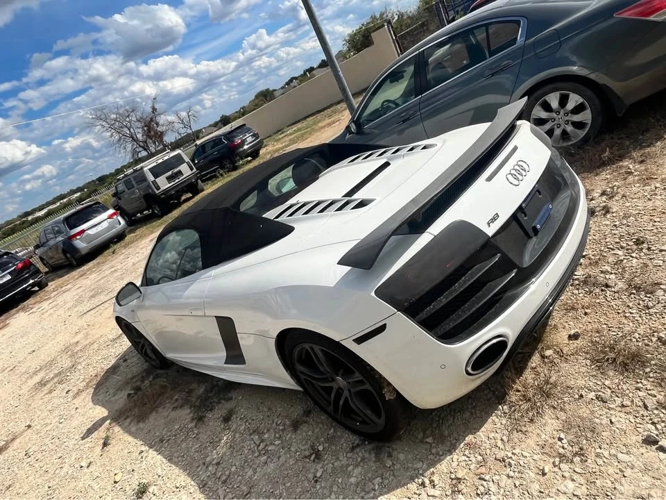 2011 Audi 42 R8 - Image 2 of 4