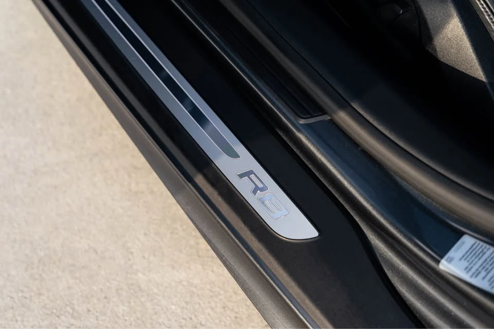 2011 Audi 42 R8 - Image 17 of 19