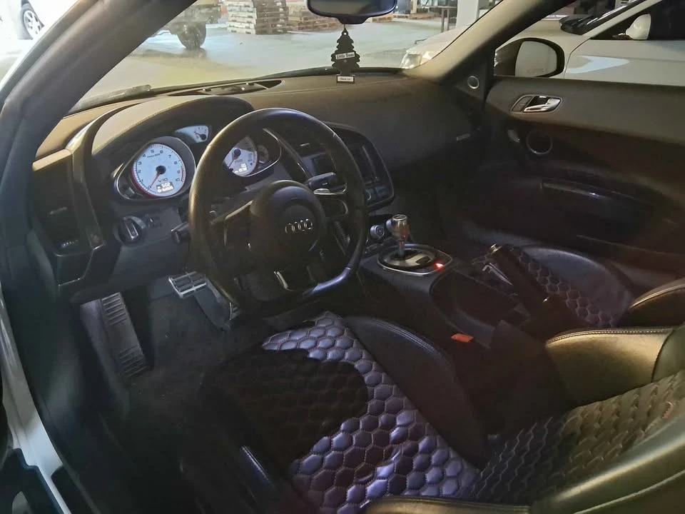 2011 Audi 42 R8 - Image 8 of 10