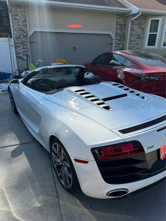 2011 Audi 42 R8 - Image 2 of 19