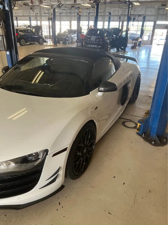 2011 Audi 42 R8 - Image 2 of 6