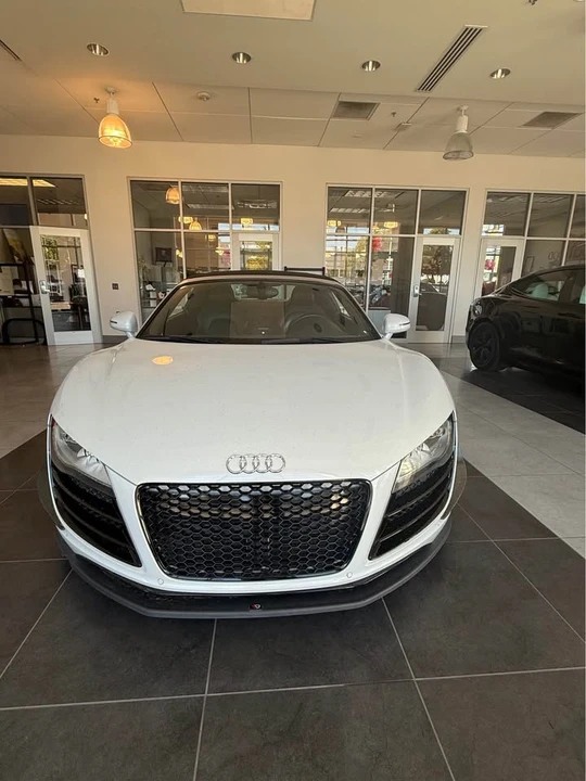 2011 Audi 42 R8 - Image 2 of 10