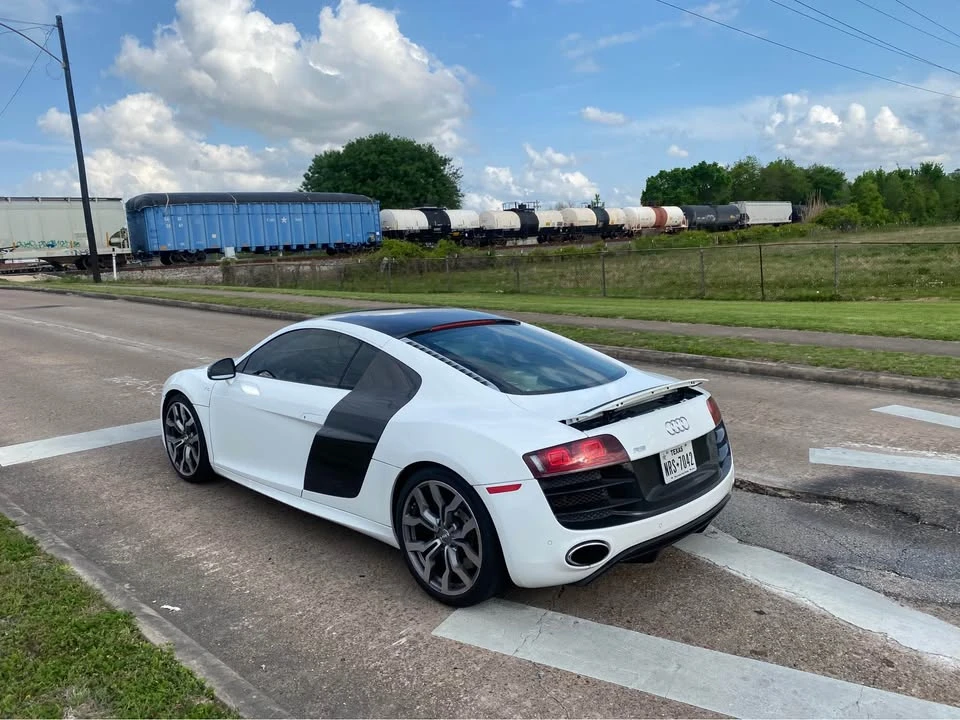 2011 Audi 42 R8 - Image 10 of 16