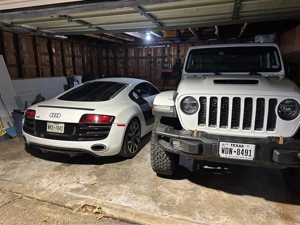 2011 Audi 42 R8 - Image 2 of 16