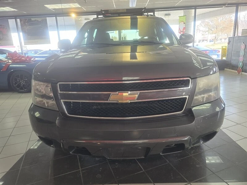 2011 Chevrolet Avalanche - Image 2 of 4