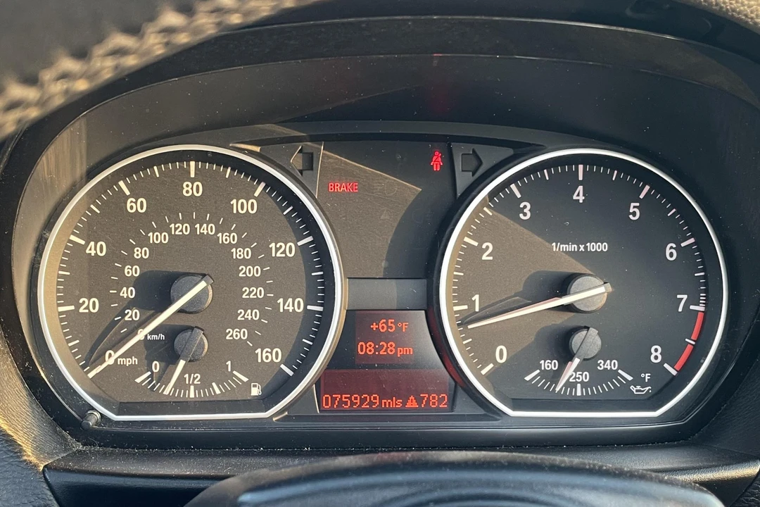 2011 BMW E82 135i & 135is - Image 30 of 31