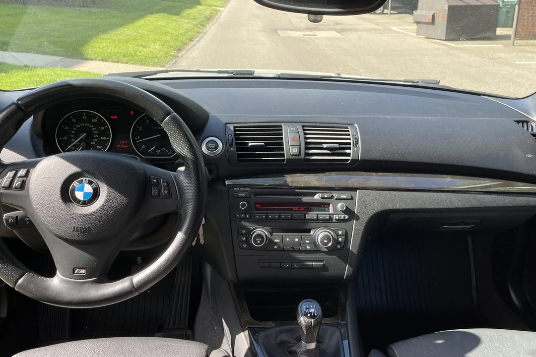 2011 BMW E82 135i & 135is - Image 27 of 31