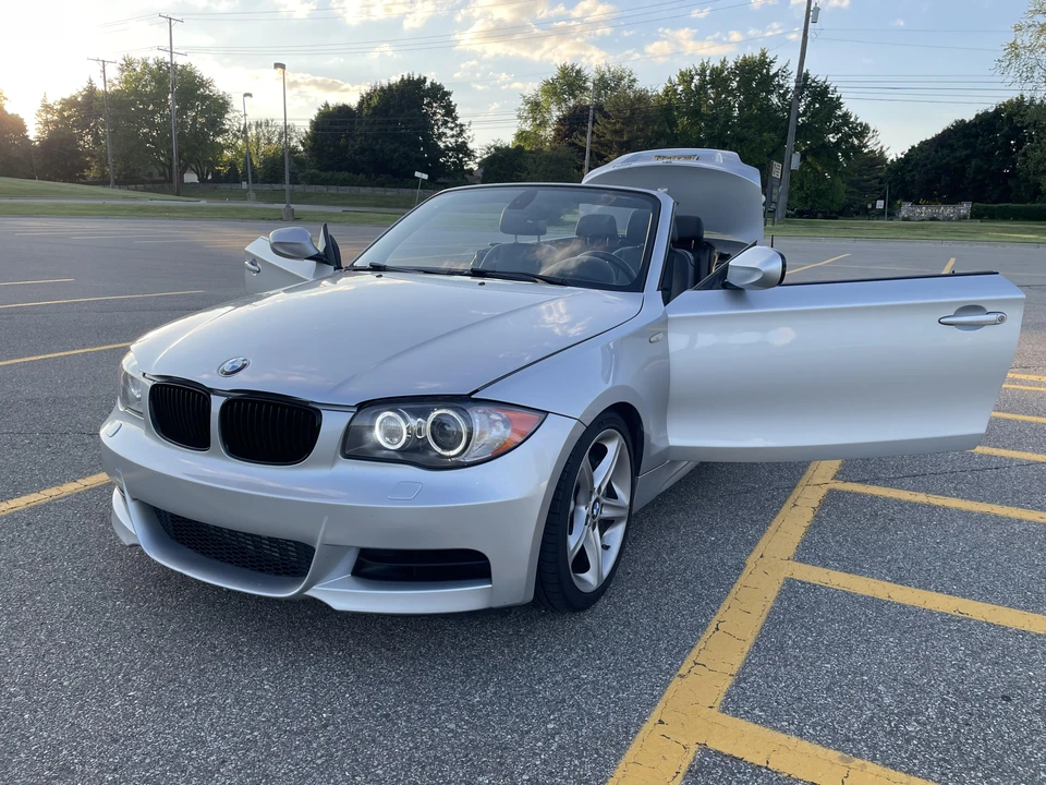 2011 BMW E82 135i & 135is - Image 13 of 31