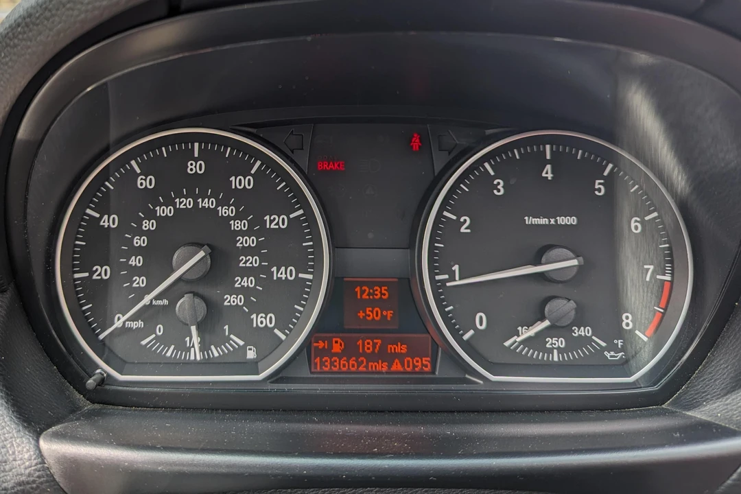 2011 BMW E82 135i & 135is - Image 27 of 31