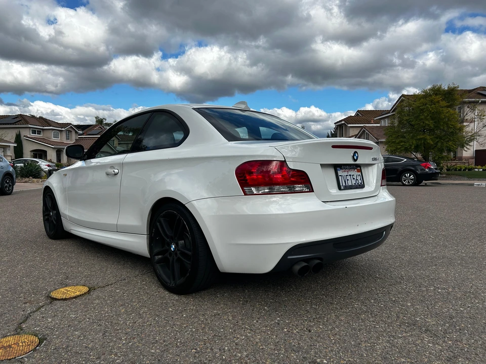2011 BMW E82 135i & 135is - Image 10 of 31