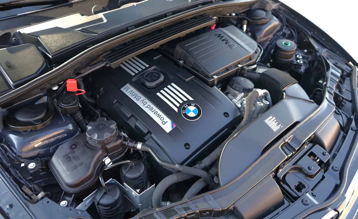 2011 BMW 1M - Image 14 of 30
