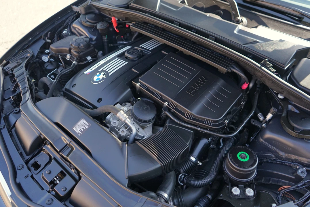 2011 BMW 1M - Image 16 of 30