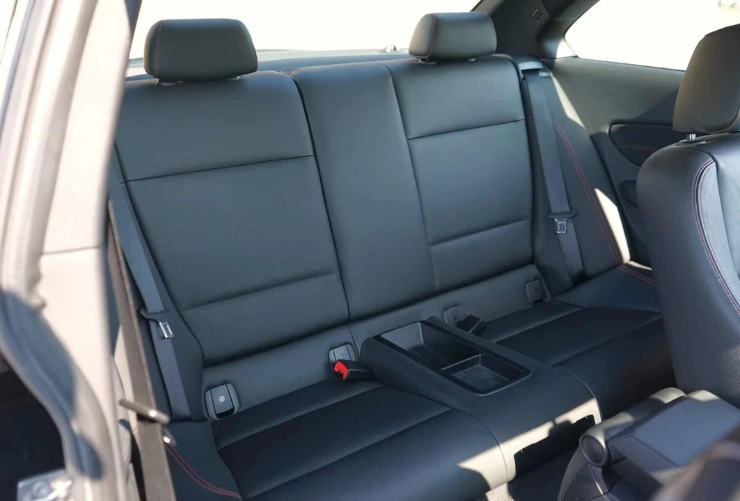 2011 BMW 1M - Image 27 of 30