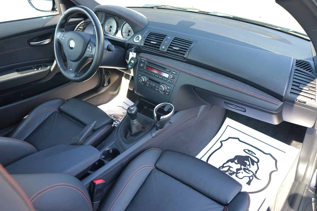 2011 BMW 1M - Image 29 of 30