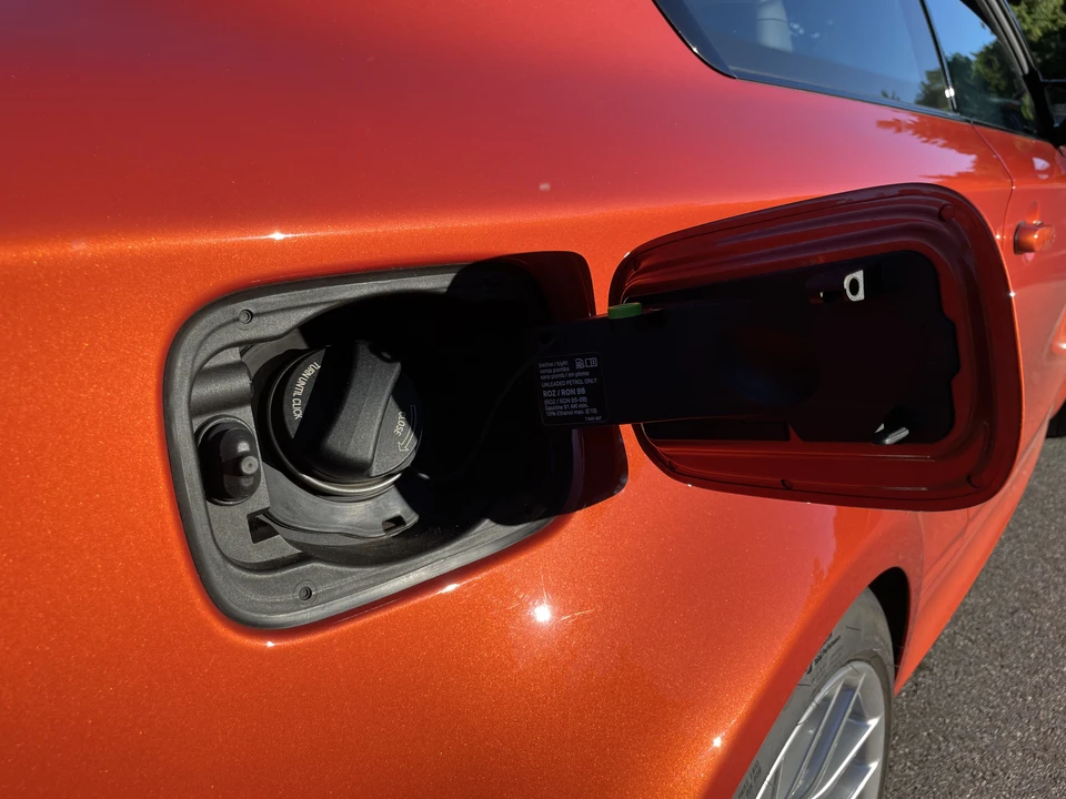 2011 BMW 1M - Image 13 of 31