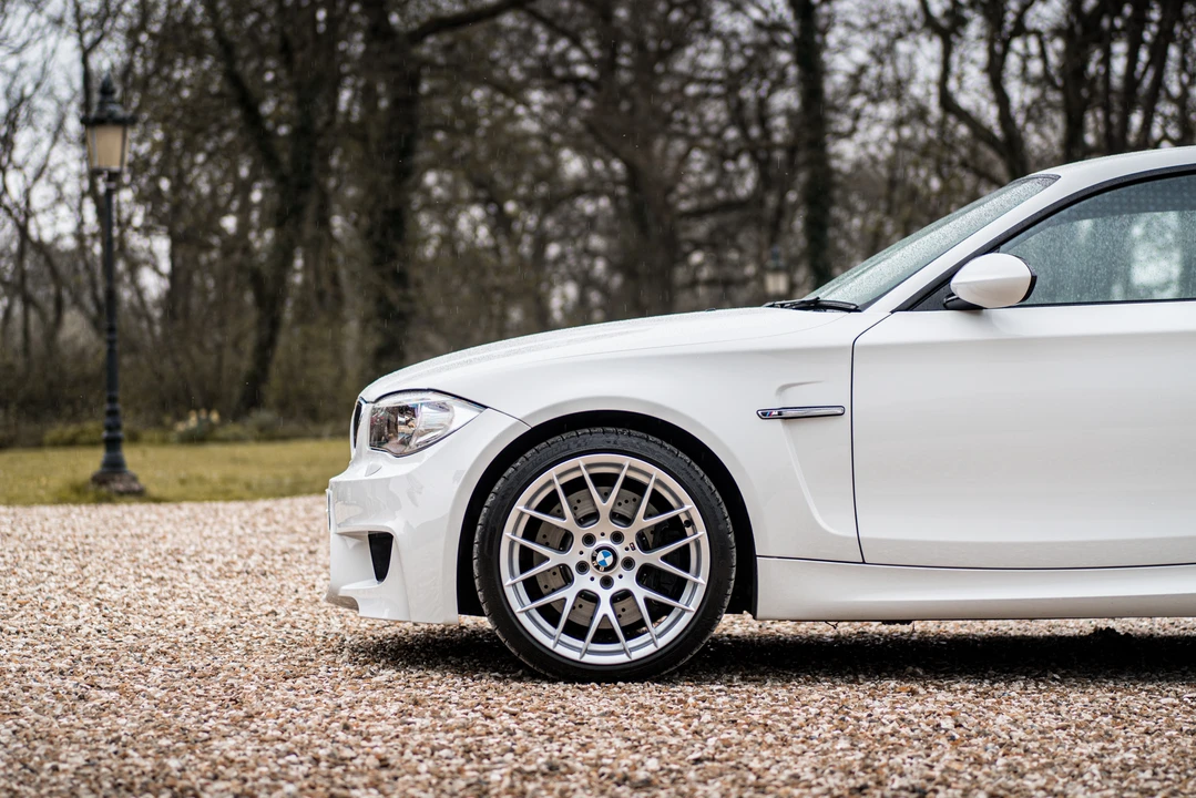 2011 BMW 1M - Image 23 of 31
