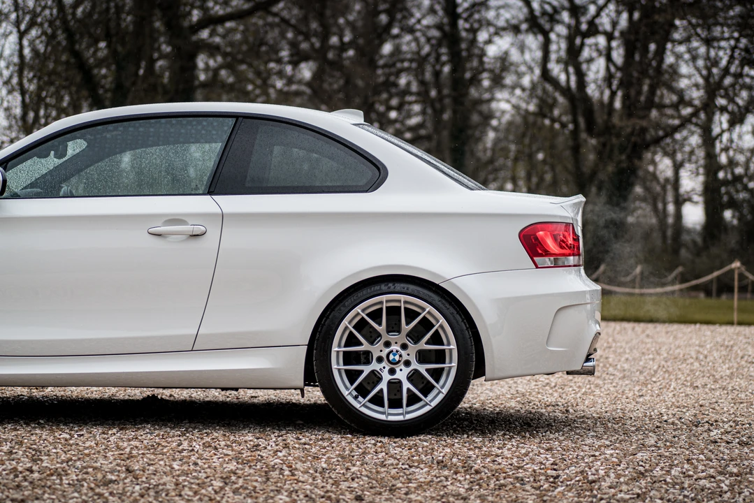 2011 BMW 1M - Image 24 of 31