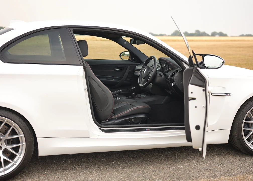 2011 BMW 1M - Image 22 of 31
