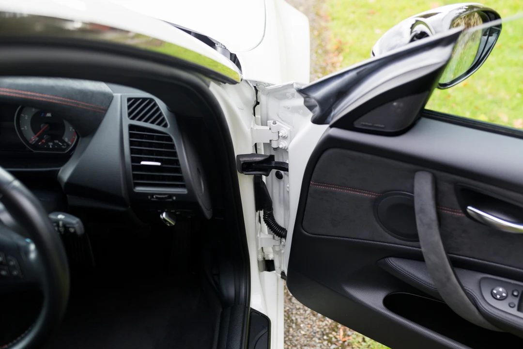 2011 BMW 1M - Image 25 of 31