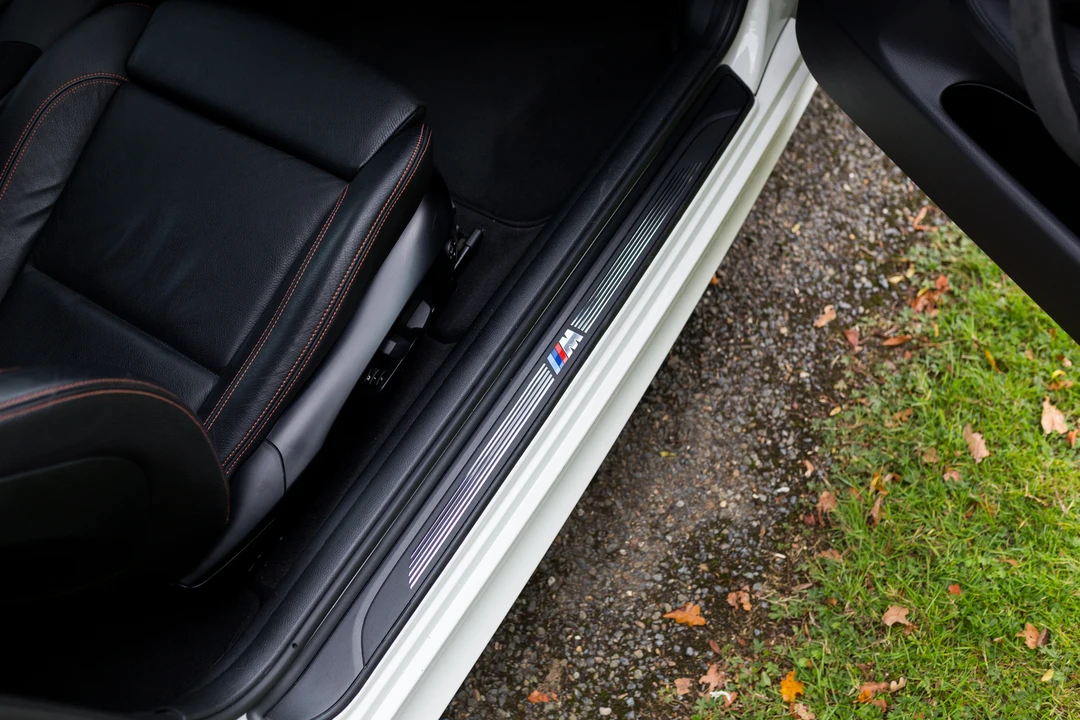2011 BMW 1M - Image 26 of 31