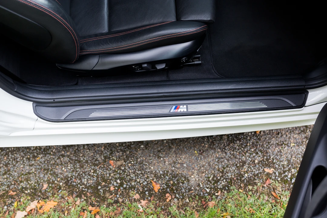2011 BMW 1M - Image 27 of 31